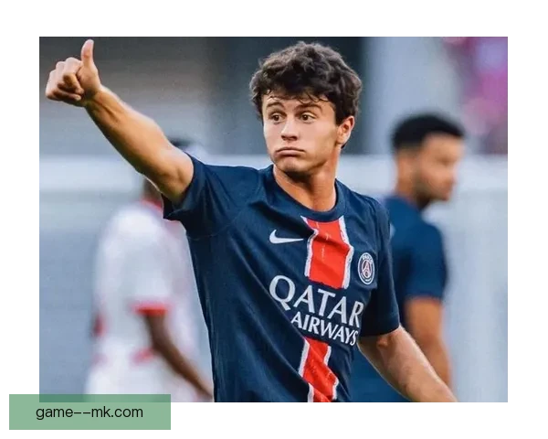 巴黎圣日耳曼官宣签下19岁葡萄牙新星中场若昂·内维斯